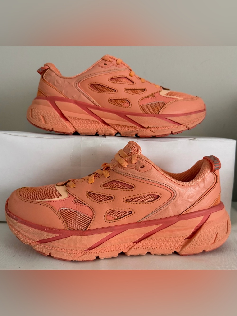 Hoka One One Clifton L Women’s 8.5 Coral Pink Running Shoes  Men’s 7.5